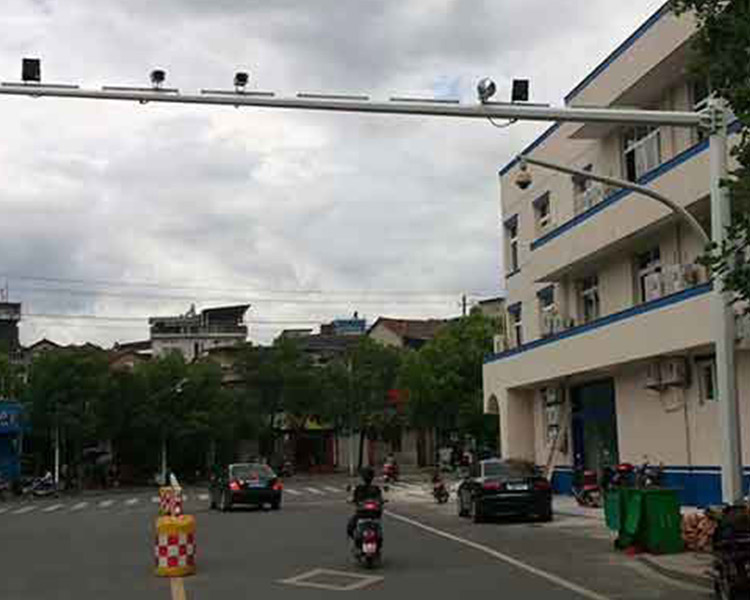 鑫雨杭電器設(shè)備公司求教太原道路監(jiān)控桿應(yīng)該如何挑選？