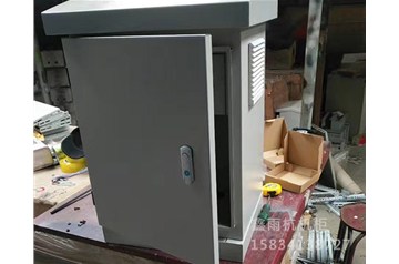 用戶在對太原網(wǎng)絡(luò)機(jī)柜的選購時應(yīng)該考慮哪些因素呢？鑫雨杭電器公司